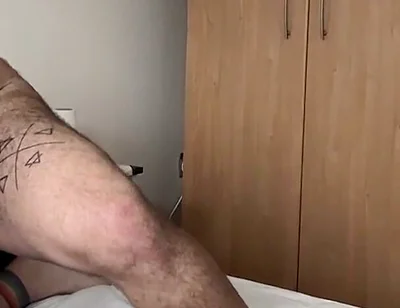 Bedroom Session: Scruffy Daddy Plows Hungry Stud, Mouth-fed Finish