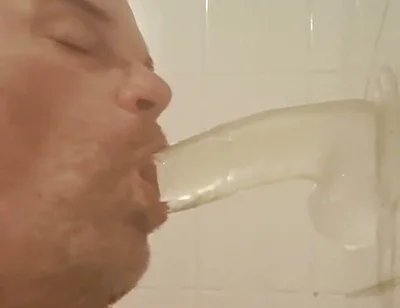 Sucking Round in the Bathroom