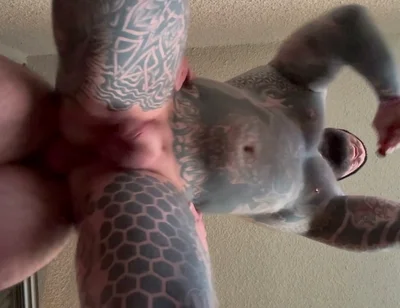 Tattooed Muscle Man Gets a Facial