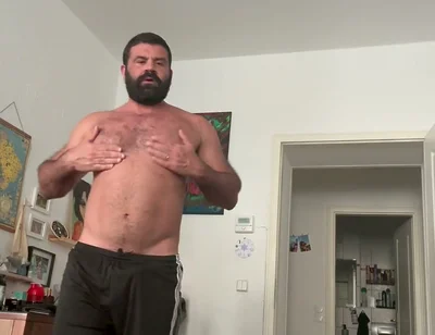 Delivery Guy Demands a 5-star Review