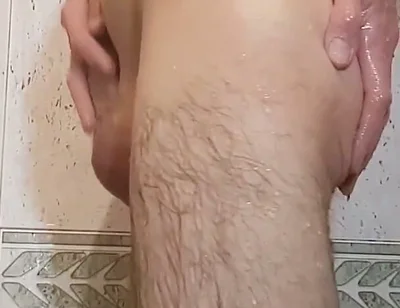 Buttplug Try Out in the Shower