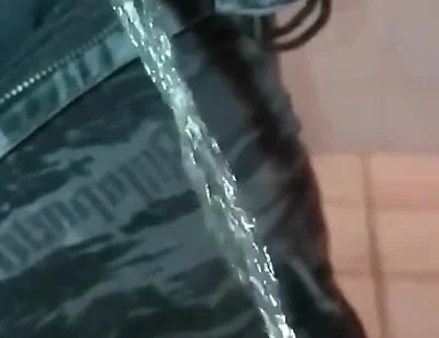 Pissing 02