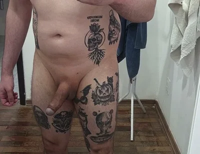 Chubby Shows off His Tattoos