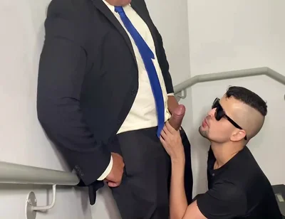 Nerd Lolzeiro And Yuri Gaucho In Fodendo O Puto Do Aplicativo De Pegacao - Sexo Gay Na Escada De Incendio - Urso Dotado Fodendo Nerd Jogador De Lol