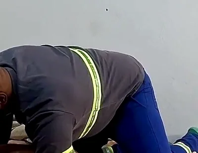 My Brother-in-law Came Home From Work and Caught Me Naked in the Bedroom, and I Asked Him to Give Me a Blowjob in Secret.