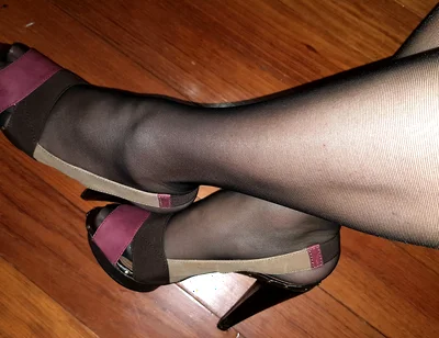 Dani Black Pantyhose Show