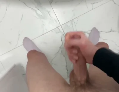 Guy Cums Juicy Without Hands in the Bath