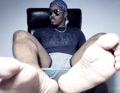 I Expose My Bright Male Soles (2) (2025)