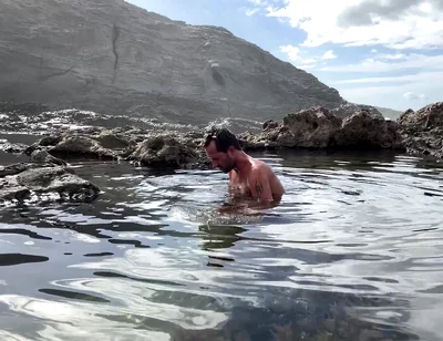 Natural Naked Bath Tim Blesh