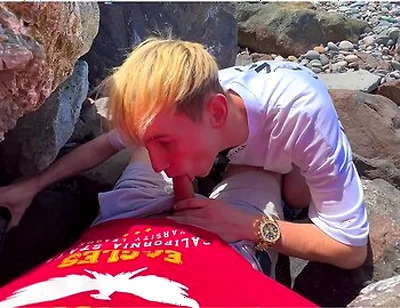 Predlozhil Prohozhemu Parnu Otsosat Chlen Za Dengi V Publichnom Meste