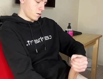 18 and Horny: Twink's Sticky Load Explosion