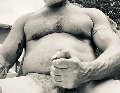 B&w Outdoor Bate