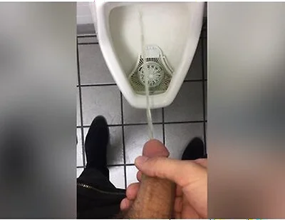 Big Bi Dick Pissing (hard & Soft)