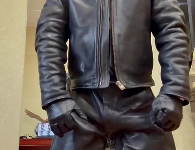 Leather Cop Kinkysirius in Full Leather Staged a Leather Striptease