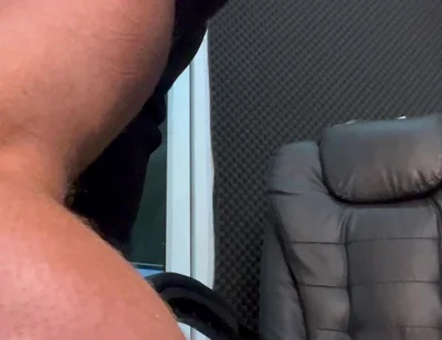 Muscle Ddy Catches You Perving